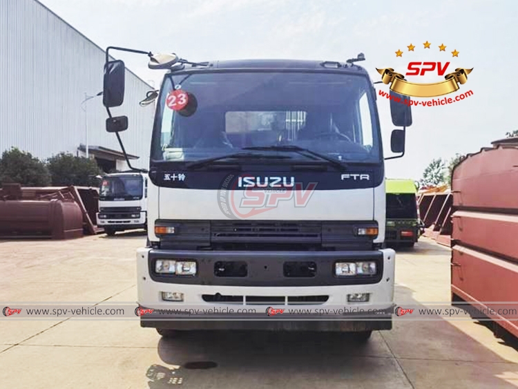 10 CBM ISUZU FTR Garbage Compactor Truck - Front Side View